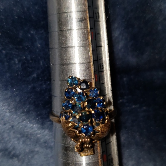 Unusual Grape Style ring - Picture 5 of 8